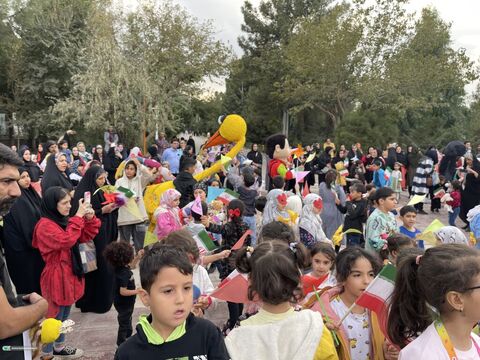 شادپیمایی عروسک‌ها به مناسبت هفته ملی کودک