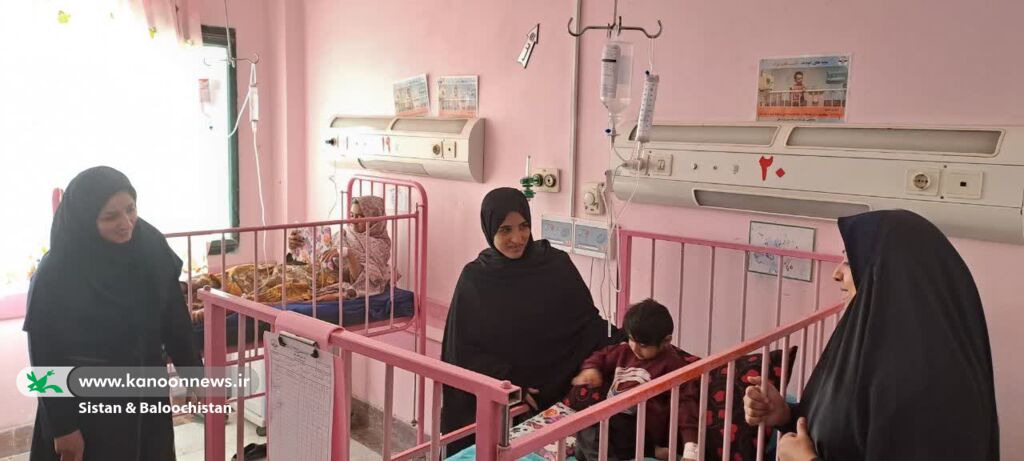 عیادت مدیرکل کانون و همکاران سیستان و بلوچستان از بیماران کودک در بیمارستان