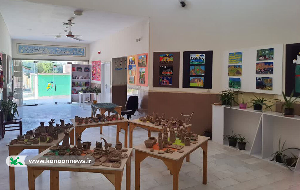 گشایش نمایشگاه آثار اعضا در کانون آرادان