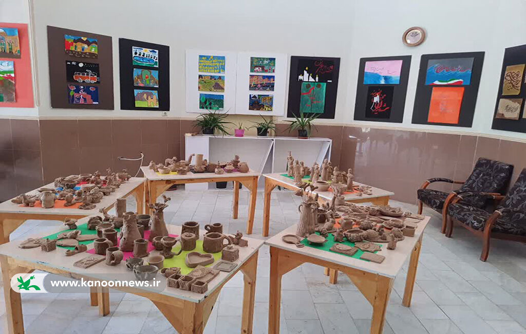گشایش نمایشگاه آثار اعضا در کانون آرادان