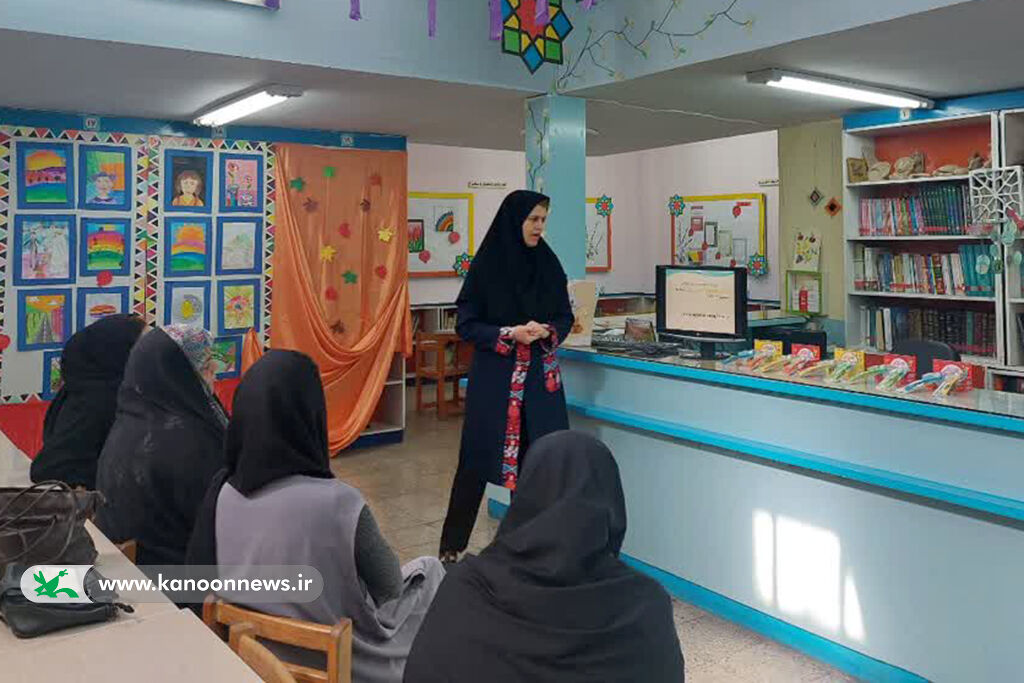 نشست تخصصی ویژه والدین در کانون سمنان و مهدیشهر