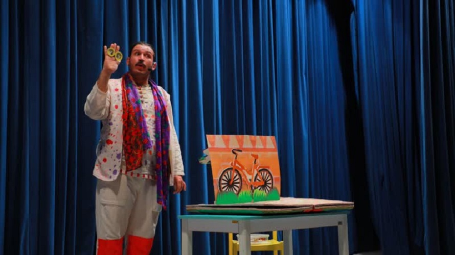 نمایش حیاط خانه ما در کانون پرورش فکری مرکز شهرضا به روی صحنه رفت