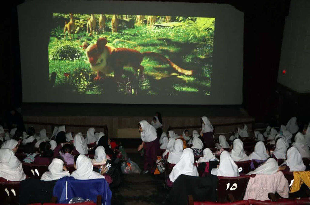 بچه‌زرنگ به شهر باران‌های نقره‌ای رسید/اکران پرفروش‌ترین پویانمایی سینمایی ایران در رشت
