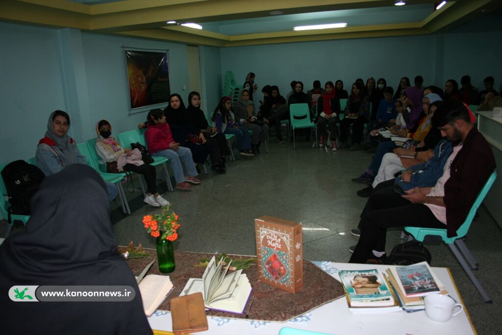 ویژهبرنامهی حافظخوانی با عنوان "هزاردستان"