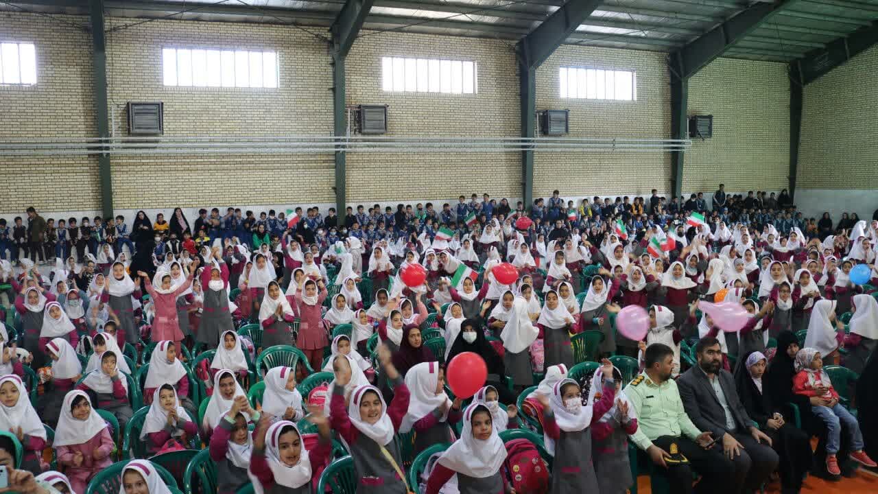 جشن هزارنفری کودکان شهر فرمهین 