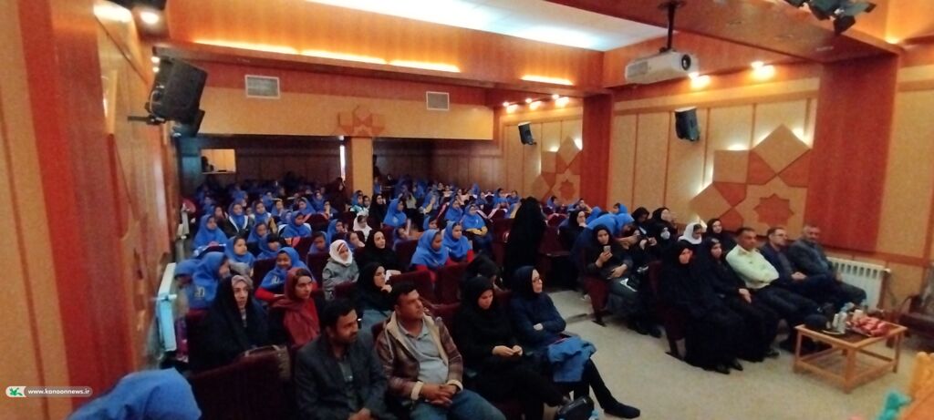 برگزاری جشن قصهگویی در شهر صائین قلعه به همت کتابخانه سیار شماره ۲