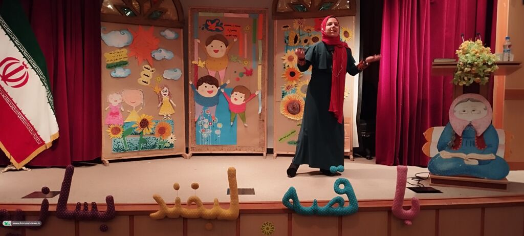 برگزاری جشن قصهگویی در شهر صائین قلعه به همت کتابخانه سیار شماره ۲