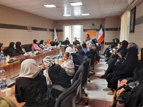نشست تخصصی قصه‌گویی ویژه نوجوانان و خانواده‌ها در تبریز برگزار شد