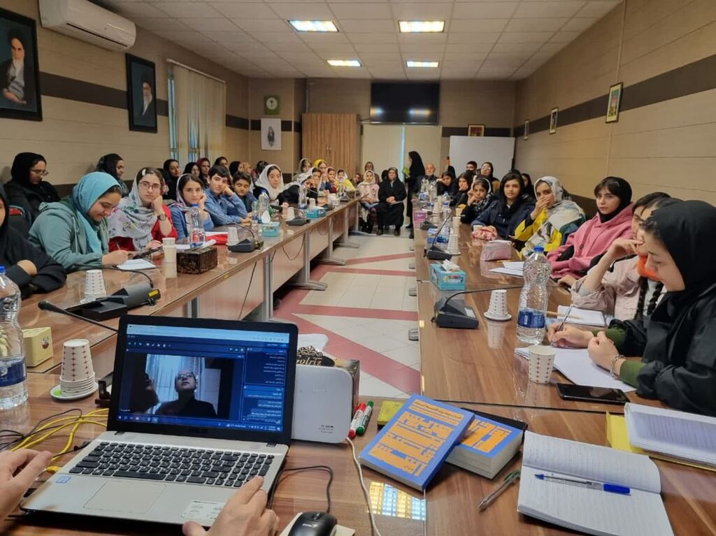 نشست تخصصی قصهگویی ویژه نوجوانان و خانوادهها در تبریز برگزار شد