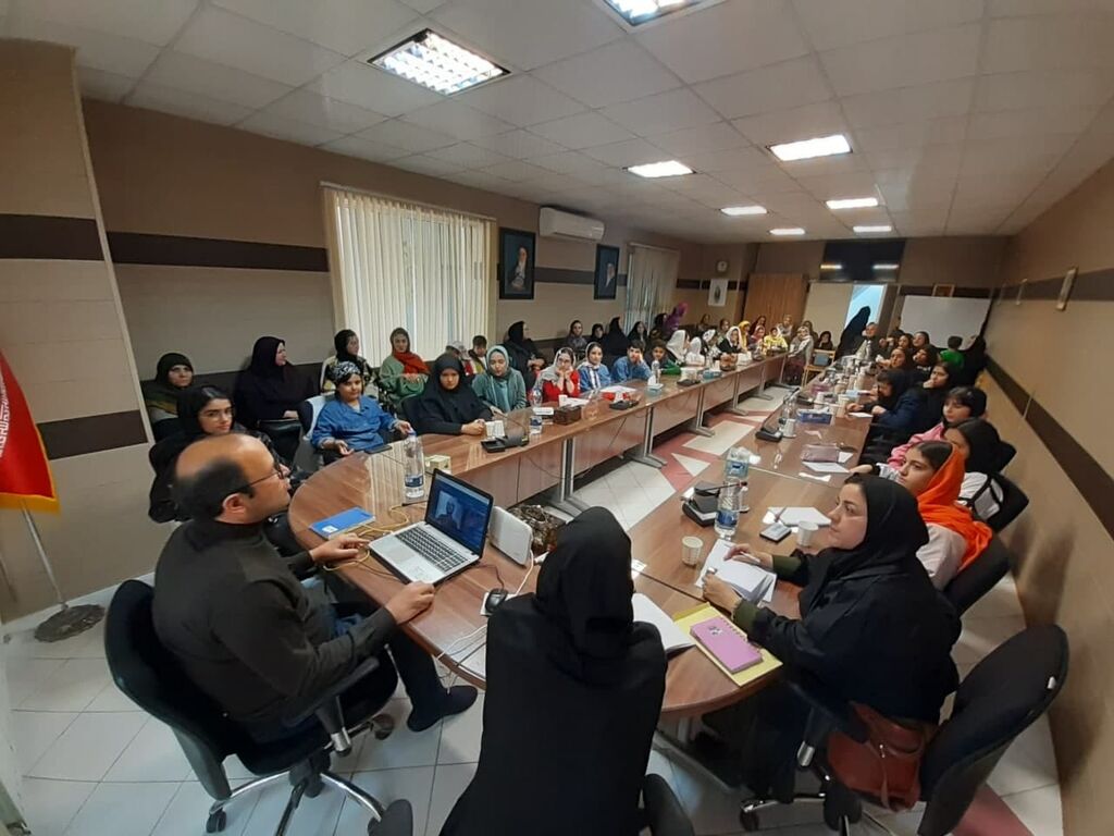 نشست تخصصی قصهگویی ویژه نوجوانان و خانوادهها در تبریز برگزار شد