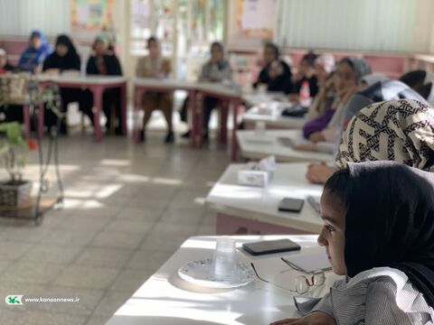 نشست آموزش و نقد و بررسی قصهگویی اعضای انجمن قصهگویی با حضور استاد آرایی