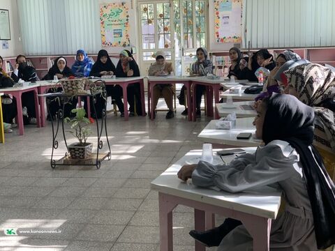 نشست آموزش و نقد و بررسی قصهگویی اعضای انجمن قصهگویی با حضور استاد آرایی