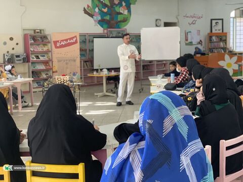 نشست آموزش و نقد و بررسی قصهگویی اعضای انجمن قصهگویی با حضور استاد آرایی
