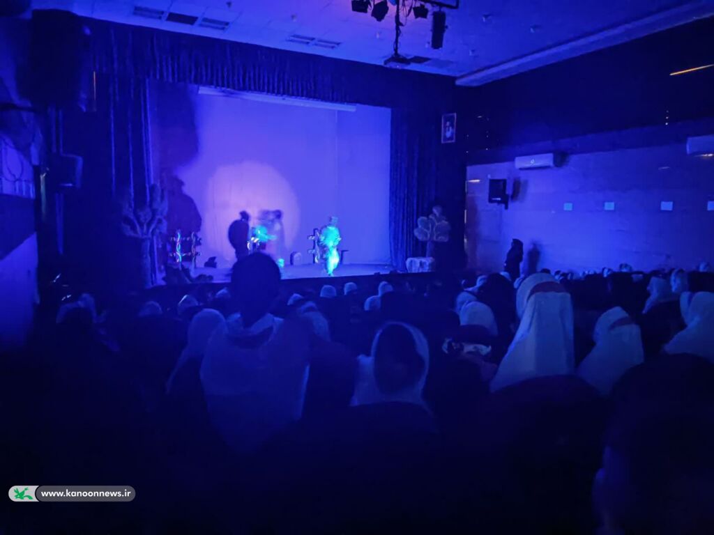 استقبال از نمایش پاهای خانم هزارپا در تماشاخانه کودک و نوجوان مرکز شماره ۹ قم