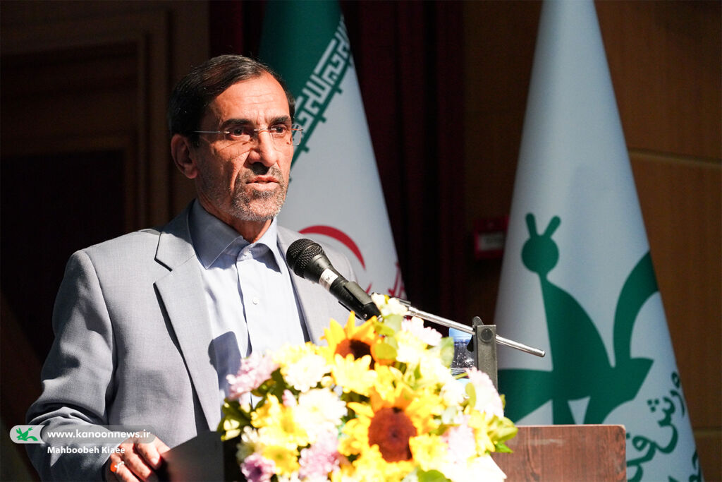 آیین تکریم و معارفه معاون توسعه مدیریت و منابع کانون برگزار شد