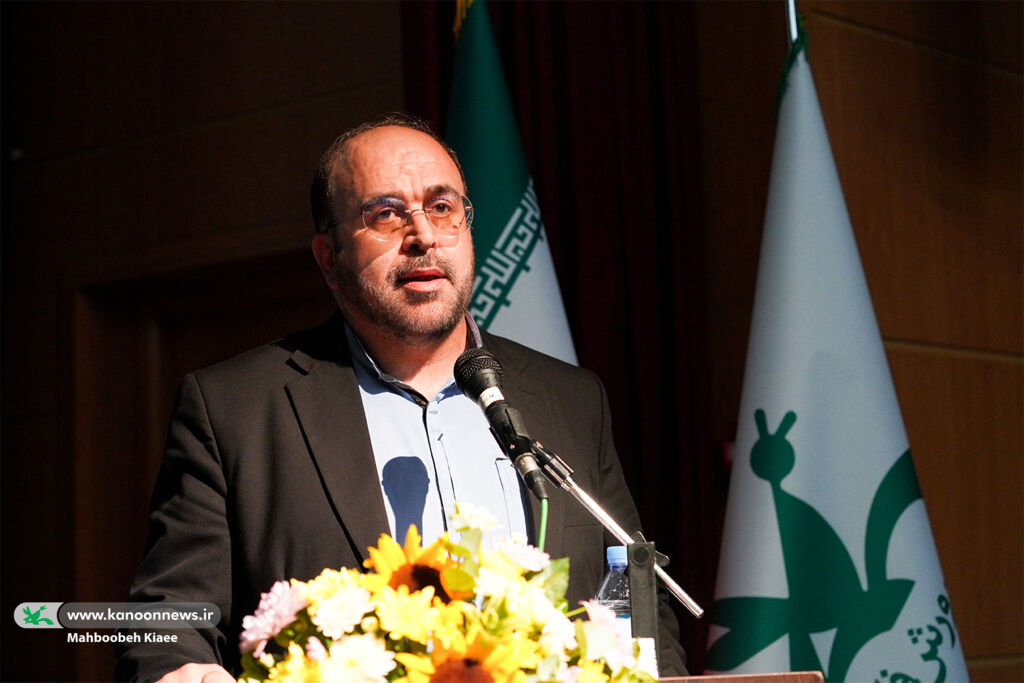 آیین تکریم و معارفه معاون توسعه مدیریت و منابع کانون برگزار شد