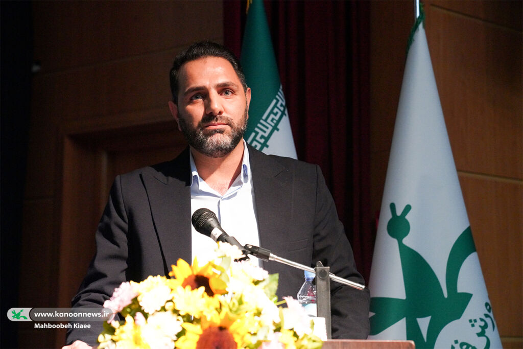 آیین تکریم و معارفه معاون توسعه مدیریت و منابع کانون برگزار شد