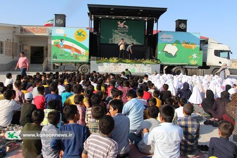 نخستین روز حضور تماشاخانه سیار کانون پرورش فکری در گلستان و اجرا در گمیشان
