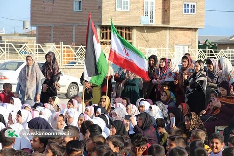 نخستین روز حضور تماشاخانه سیار کانون پرورش فکری در گلستان و اجرا در گمیشان