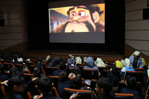 استقبال دانش‌آموزان از اکران انیمیشن بچه زرنگ در سینما کانون ساری