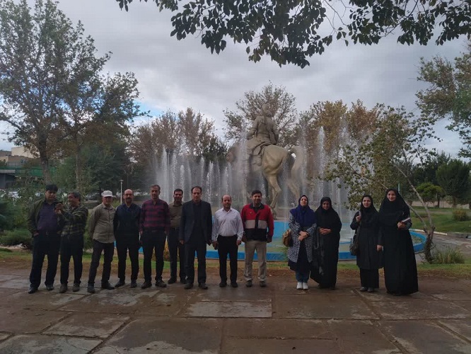 صبح و نشاط با پیاده روی گروهی کارکنان ستادی کانون استان اصفهان در جاده سلامت 