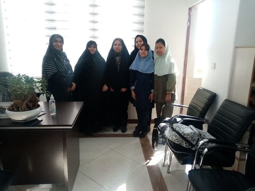 اولین یادوارهی شهدای شاخص نوجوان در کرج برگزار میشود/ دیدار اعضای نوجوان و مربیان کانون البرز با خانوادههای شهدای نوجوان استان