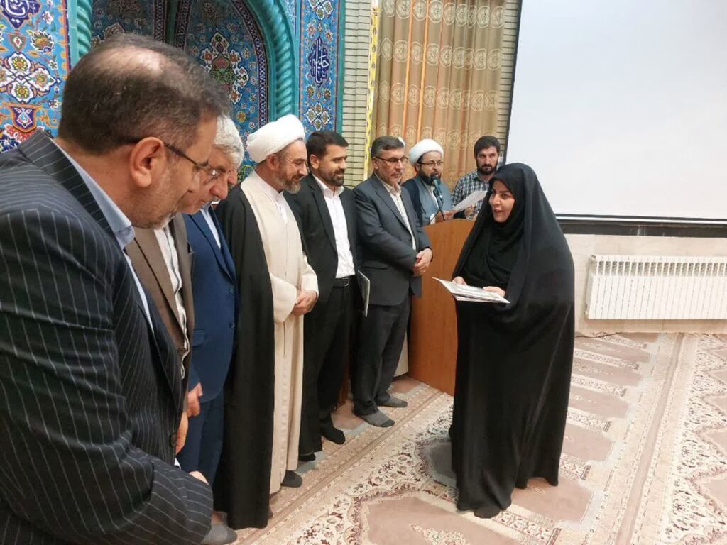 Vc از کانون پرورش فکری کودکان ونوجوانان استان ایلام  به عنوان دستگاه فعال درحوزه امر به معروف و نهی از منکر استان تقدیرشد