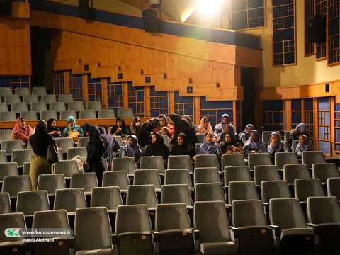 حضور کودکان و نوجوانان مرکز توانبخشی در سینما دانش‌آموزی کانون