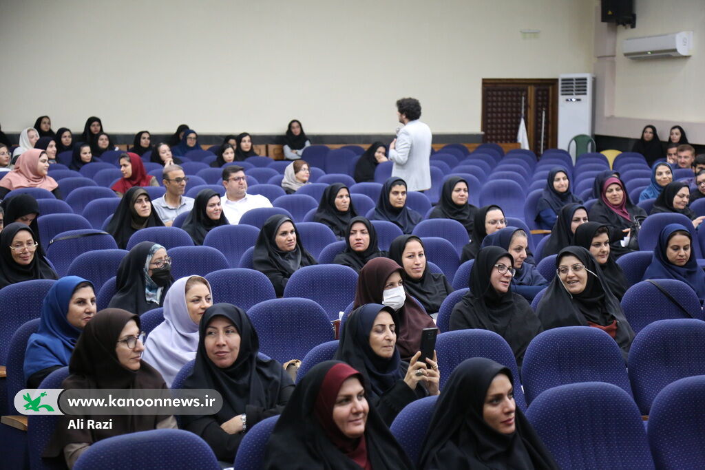 نشست آموزشی "نوجوان در عصر دیجیتال" در کانون استان بوشهر برگزار شد