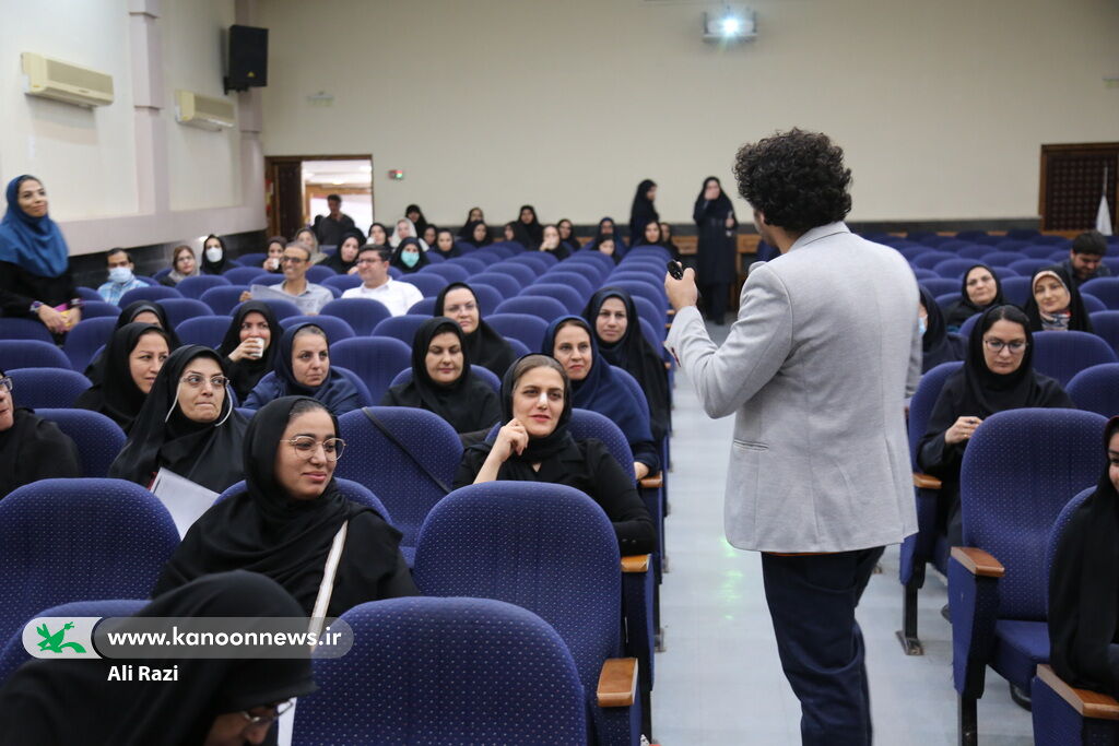 نشست آموزشی "نوجوان در عصر دیجیتال" در کانون استان بوشهر برگزار شد