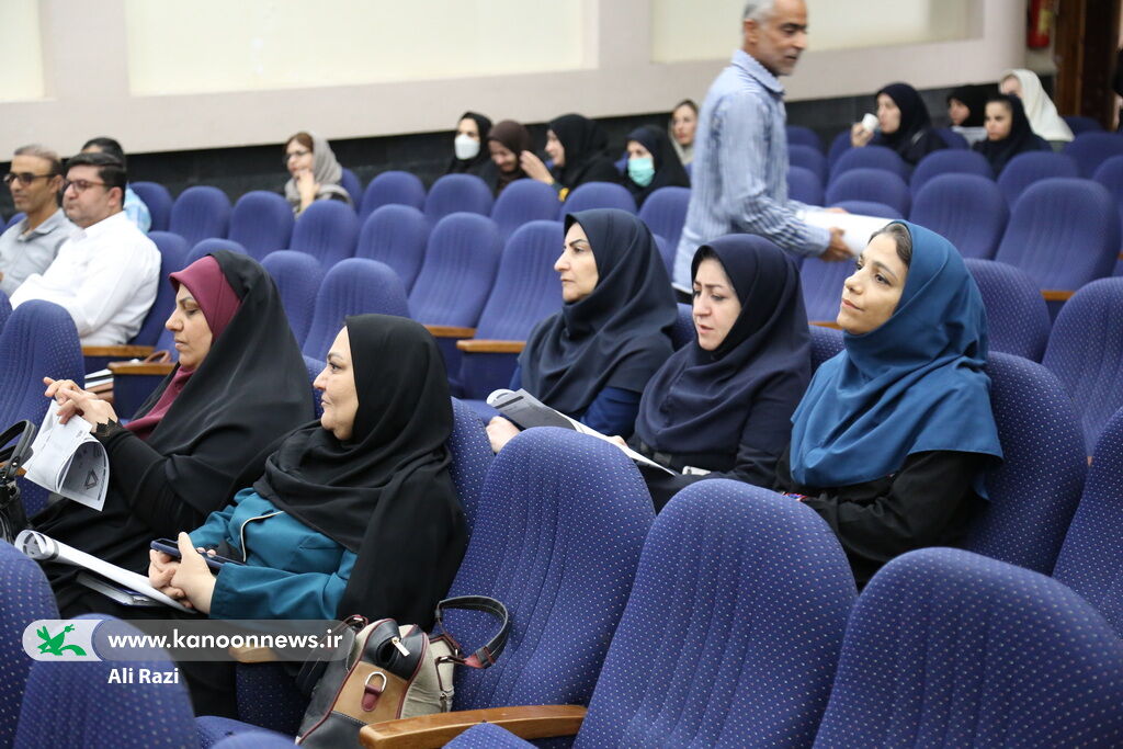 نشست آموزشی "نوجوان در عصر دیجیتال" در کانون استان بوشهر برگزار شد