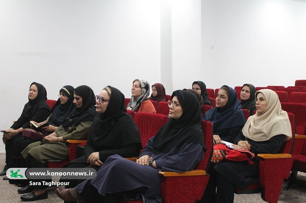 نشست آشنایی قصهگویان با قصهگویی کسبوکار