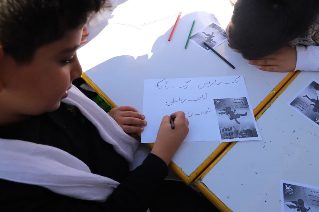 برپایی ایستگاه فرهنگی و هنری در حمایت از کودکان غزه