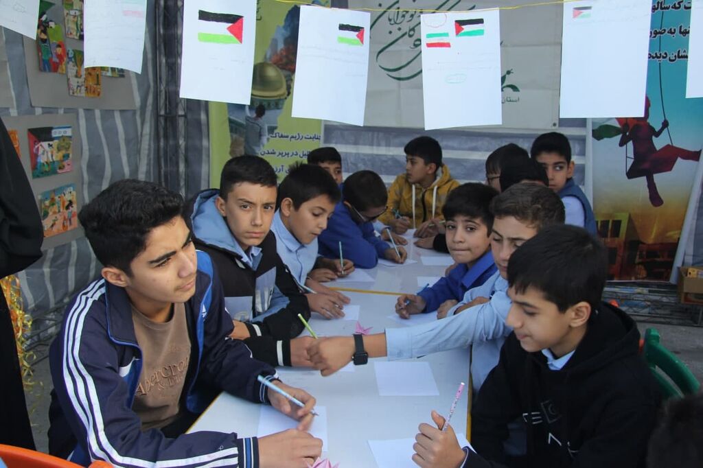 برپایی ایستگاه فرهنگی و هنری در حمایت ازکودکان مظلوم فلسطین
