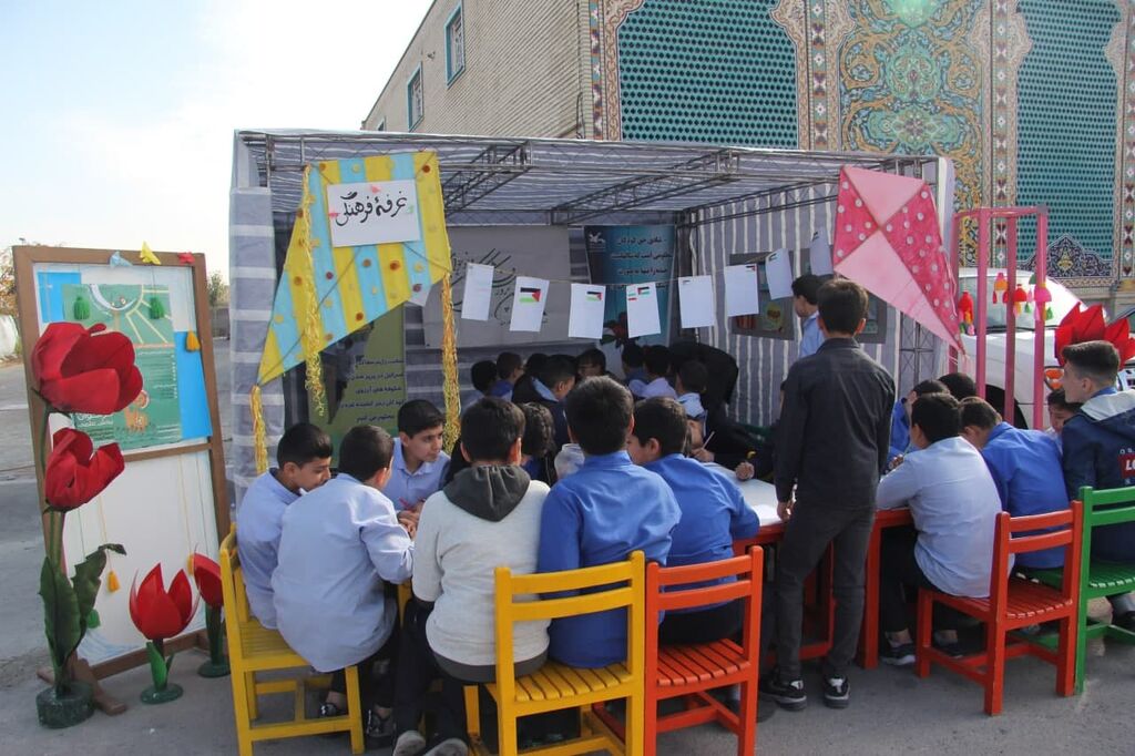 برپایی ایستگاه فرهنگی و هنری در حمایت ازکودکان مظلوم فلسطین