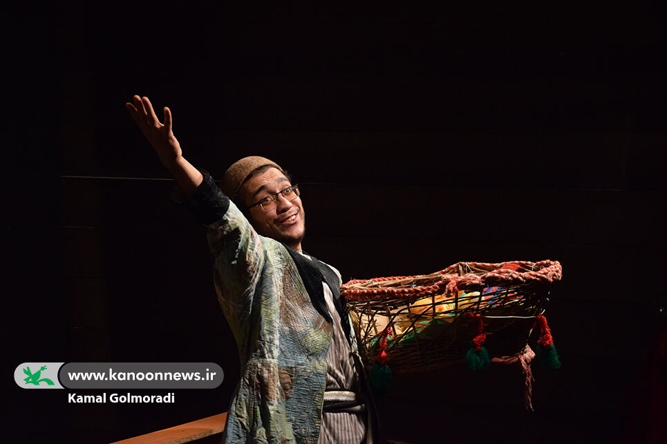 خانم کوچیک در کانون لرستان به روی صحنه رفت