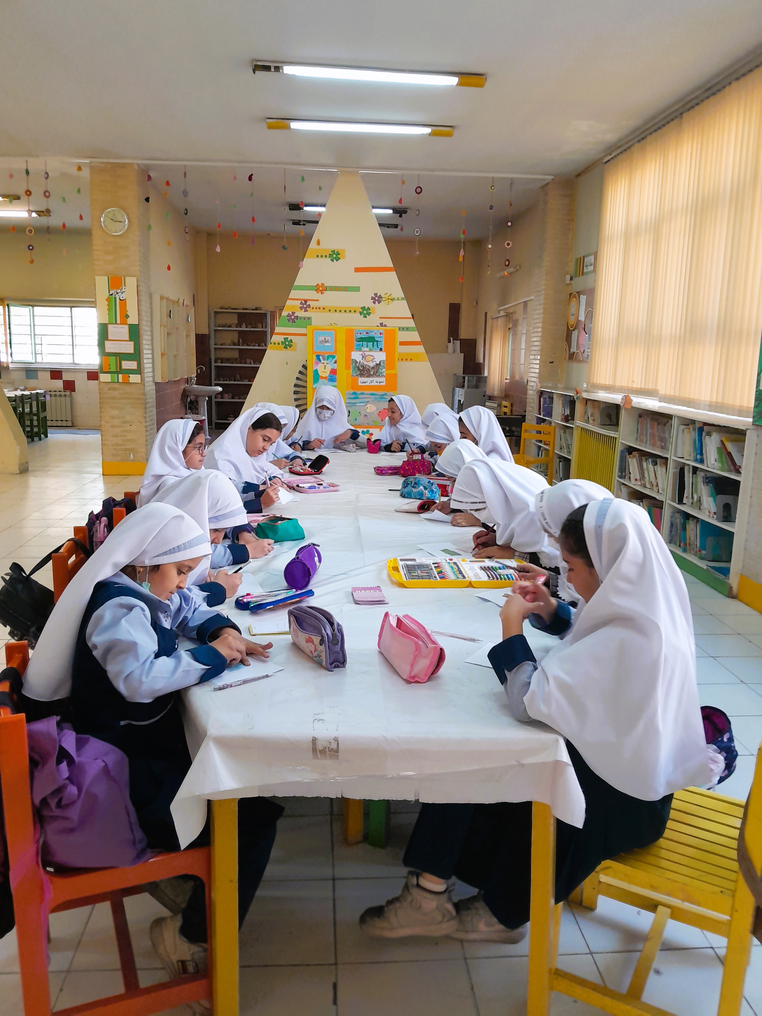 مرکز فرهنگی هنری شماره 38 میزبان دانشآموزان در روز نوجوان شد.