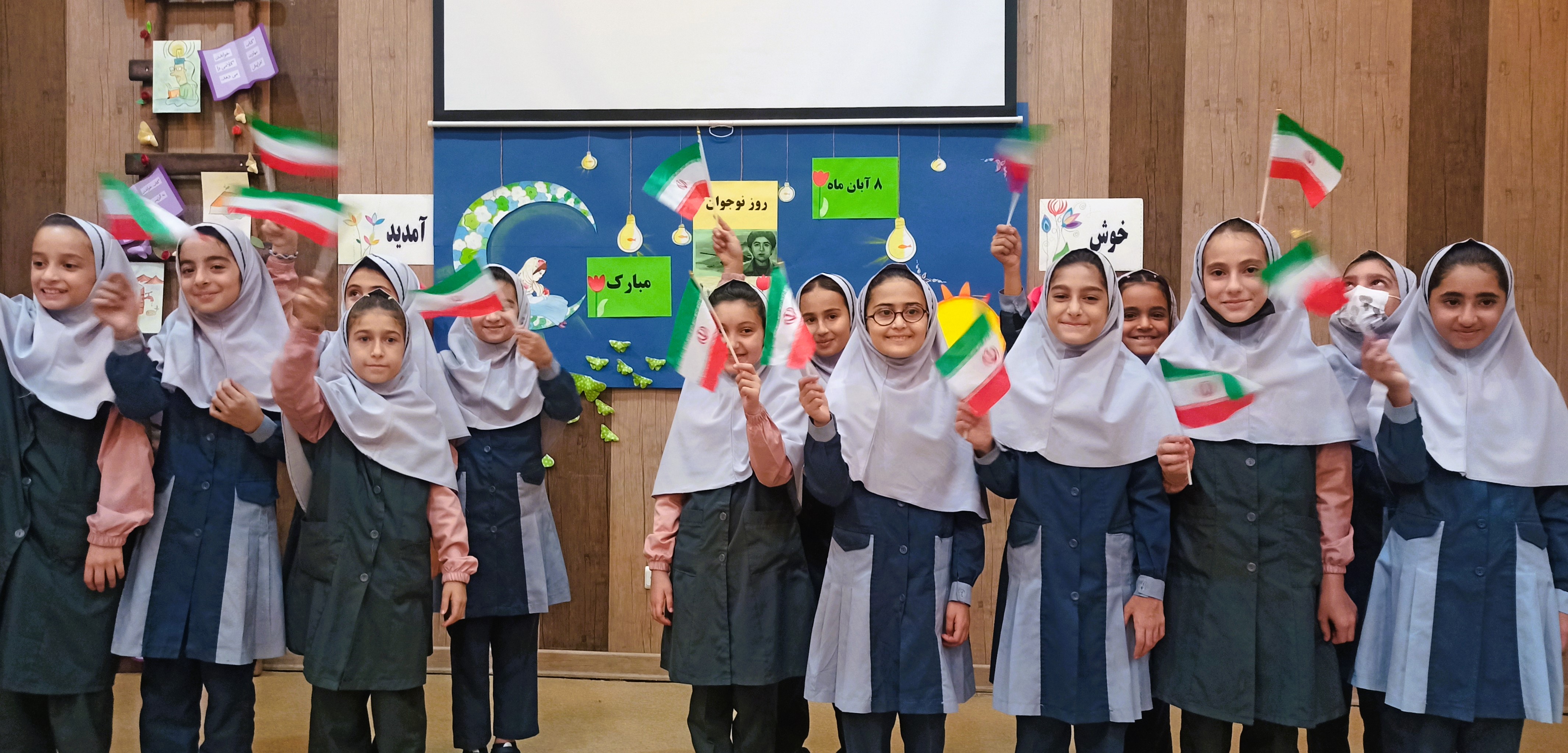 نهالهای سبز در مرکز نسیم شهر رویید