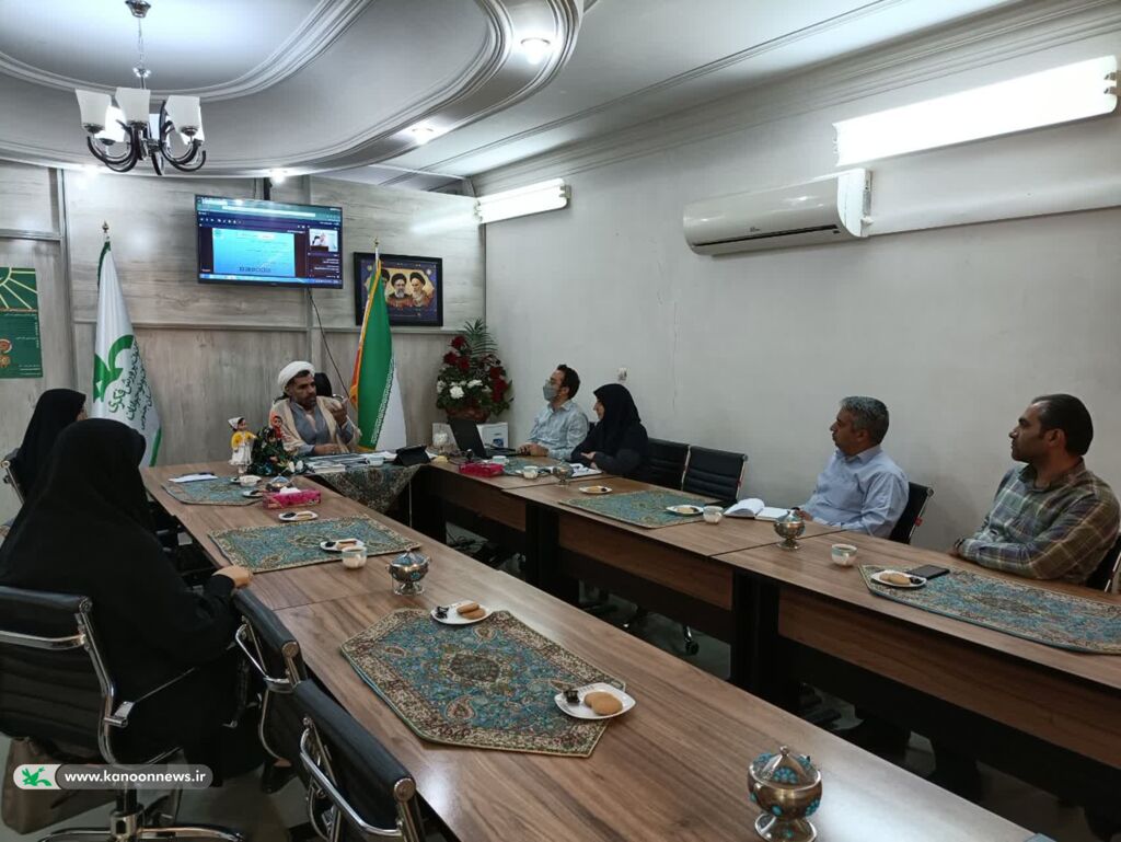 نشست آموزشی پدافند فرهنگی ویژه کارکنان و مربیان کانون برگزار شد