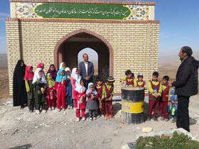 غبار روبی و عطرافشانی گلزار شهدای دانش آموز شهرستان زیرکوه  در روستای پیشبر