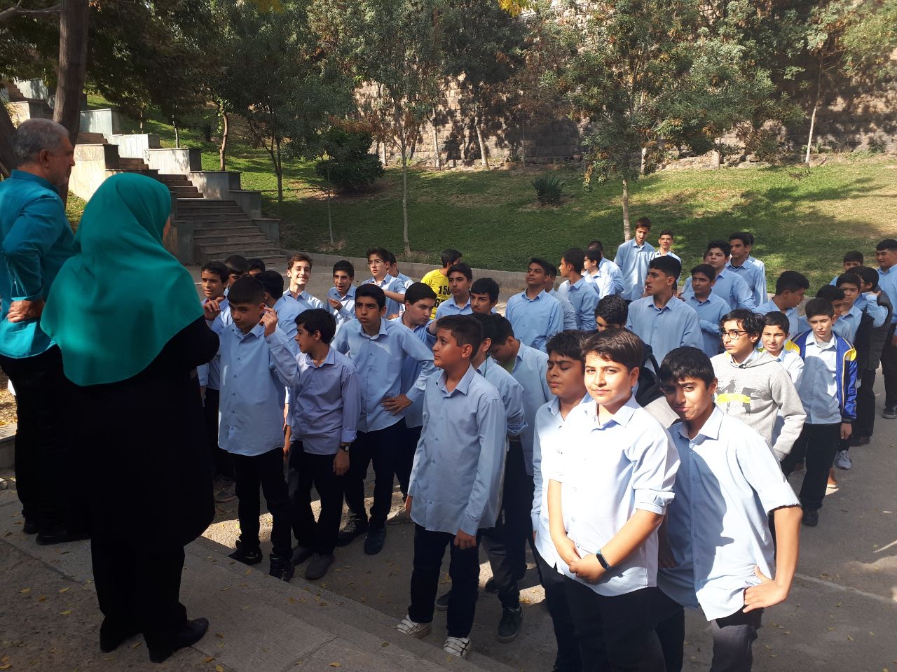 کاشت گل روز با یاد خاطره شهید نوجوان محمدحسین فهمیده