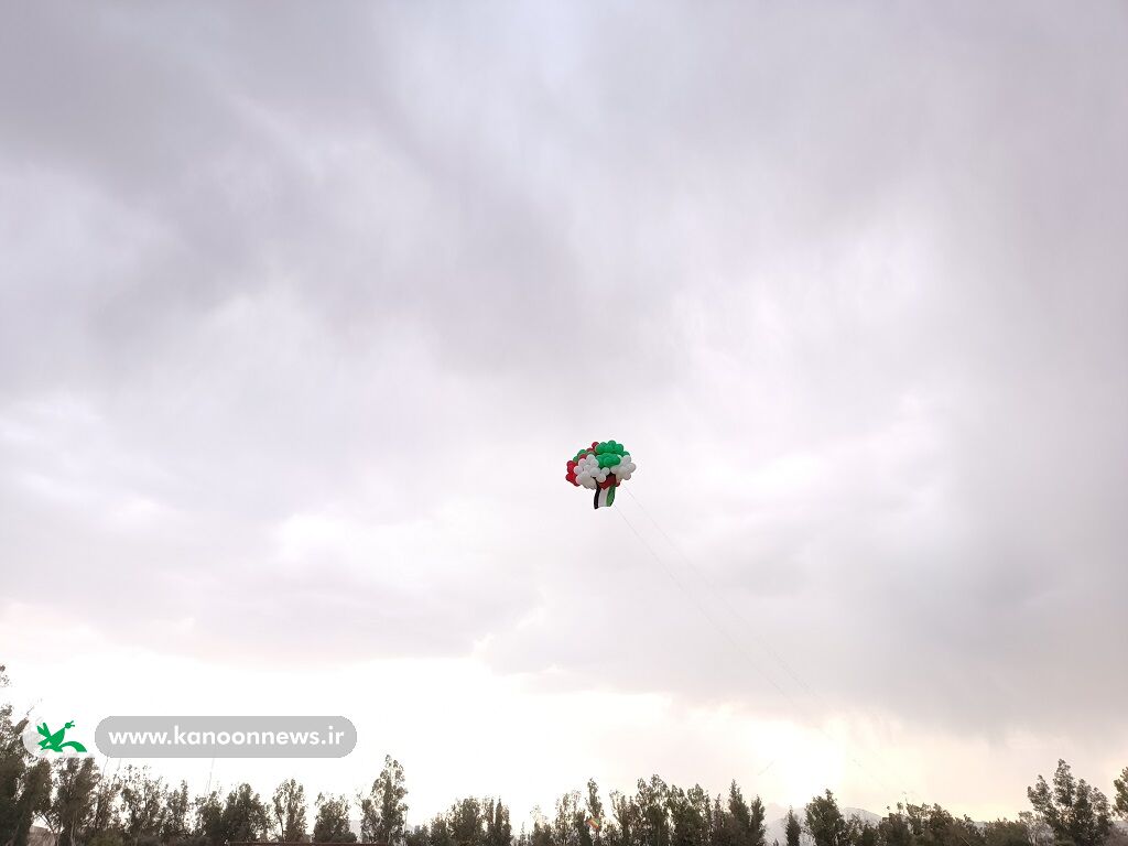 پرواز بادبادکها به یاد کودکان فلسطینی در آسمان زاهدان(سیستان و بلوچستان)