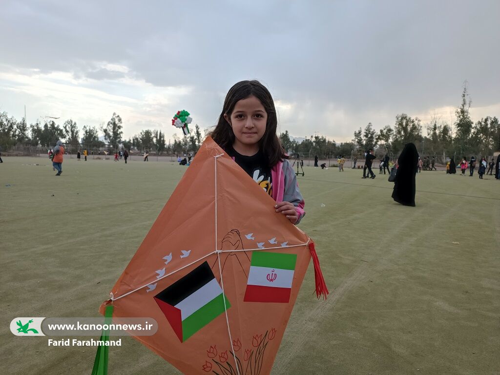 پرواز بادبادکها به یاد کودکان فلسطینی در آسمان زاهدان(سیستان و بلوچستان)