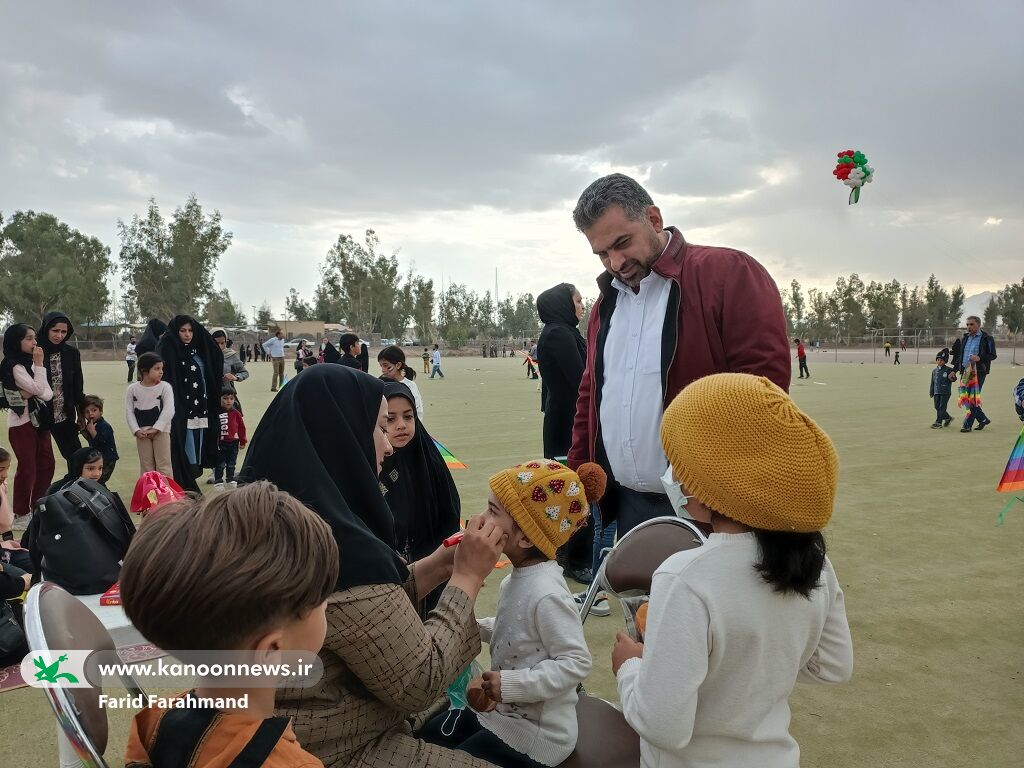 پرواز بادبادکها به یاد کودکان فلسطینی در آسمان زاهدان(سیستان و بلوچستان)