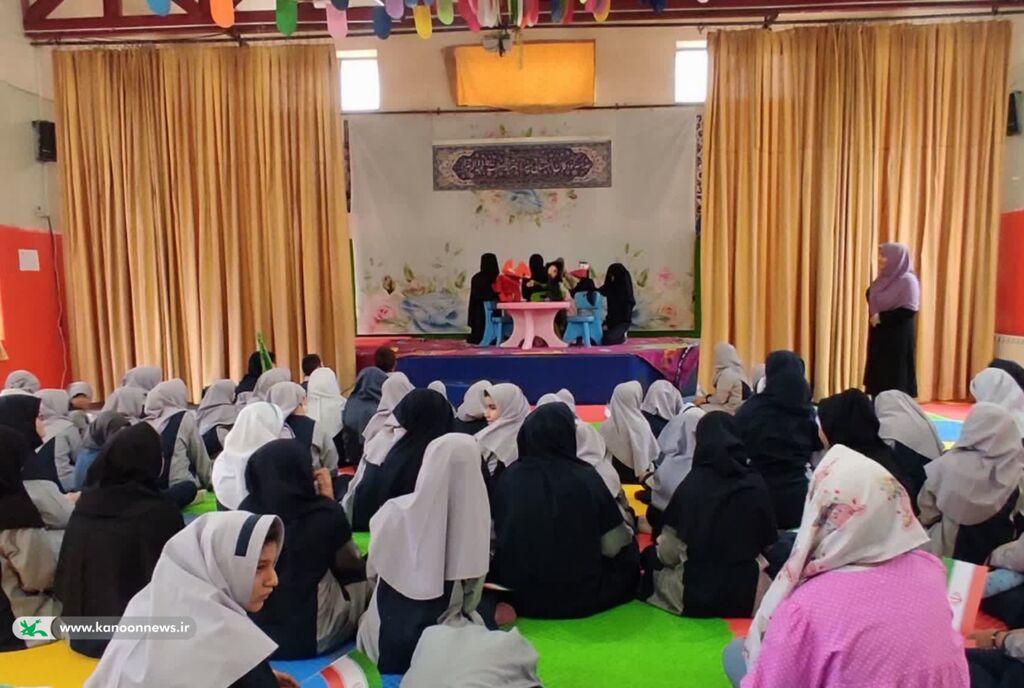 گروه نمایش عروسکی مجتمع پردیسان روز دانش‌آموز را در کنار دانش آموزان مدرسه استثنایی فاطمه زهرا جشن گرفتند