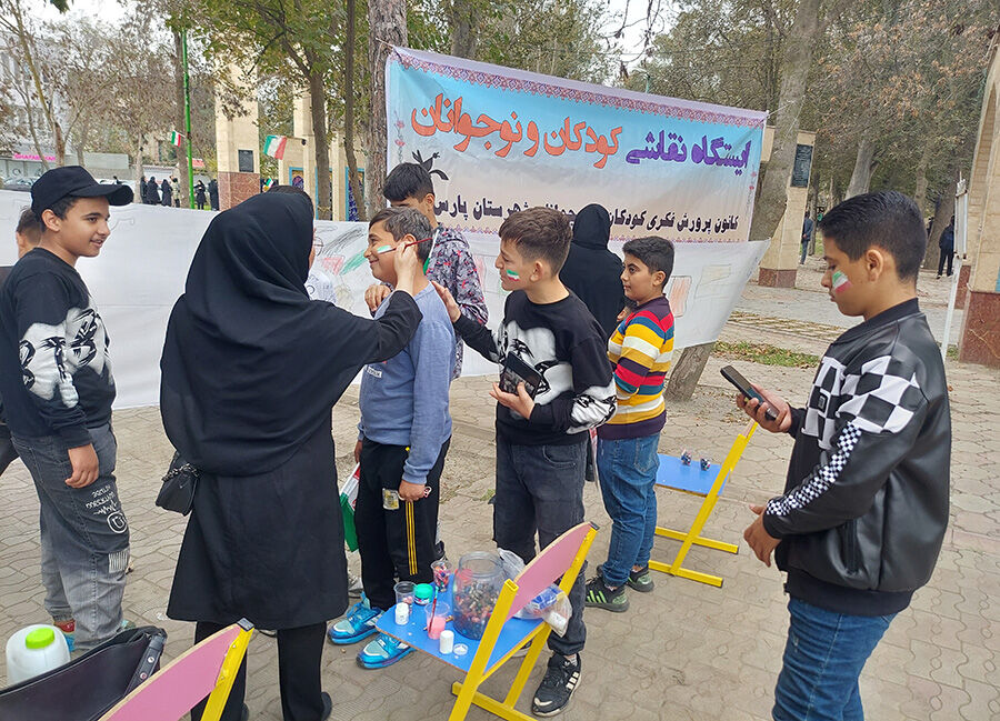 کارکنان و مربیان کانون استان اردبیل یومالله ۱۳ آبان را گرامی داشتند