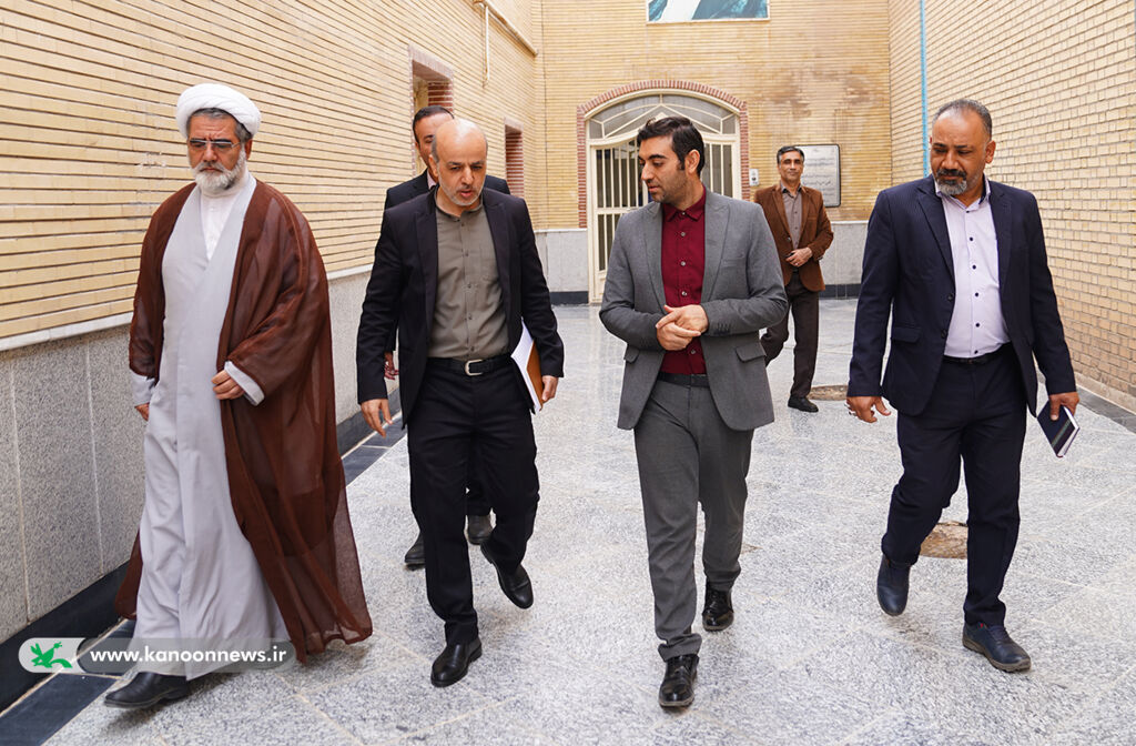 مدیر کل کانون پرورش فکری از کانون اصلاح و تربیت قم بازدید کرد