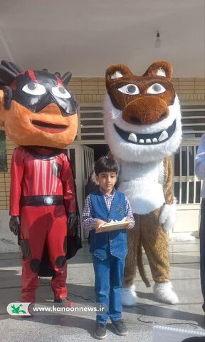 حضور  عروسک‌های انیمیشن «بچه‌زرنگ» در مدارس شهر کرمان