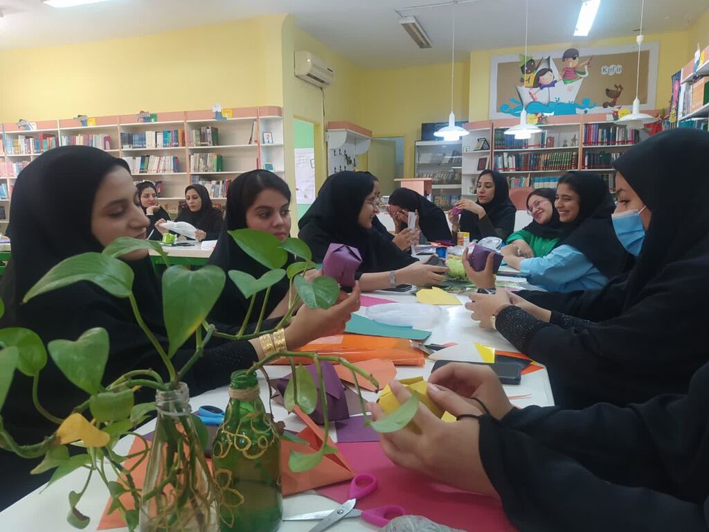 برگزاری کارگاه اوریگامی ویژه‌ی دانشجویان در مرکز زیباشهر (فراگیر)