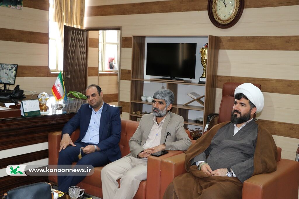 دیدار سرپرست کانون کرمان با فرماندار و مدیر آموزش و پرورش جیرفت